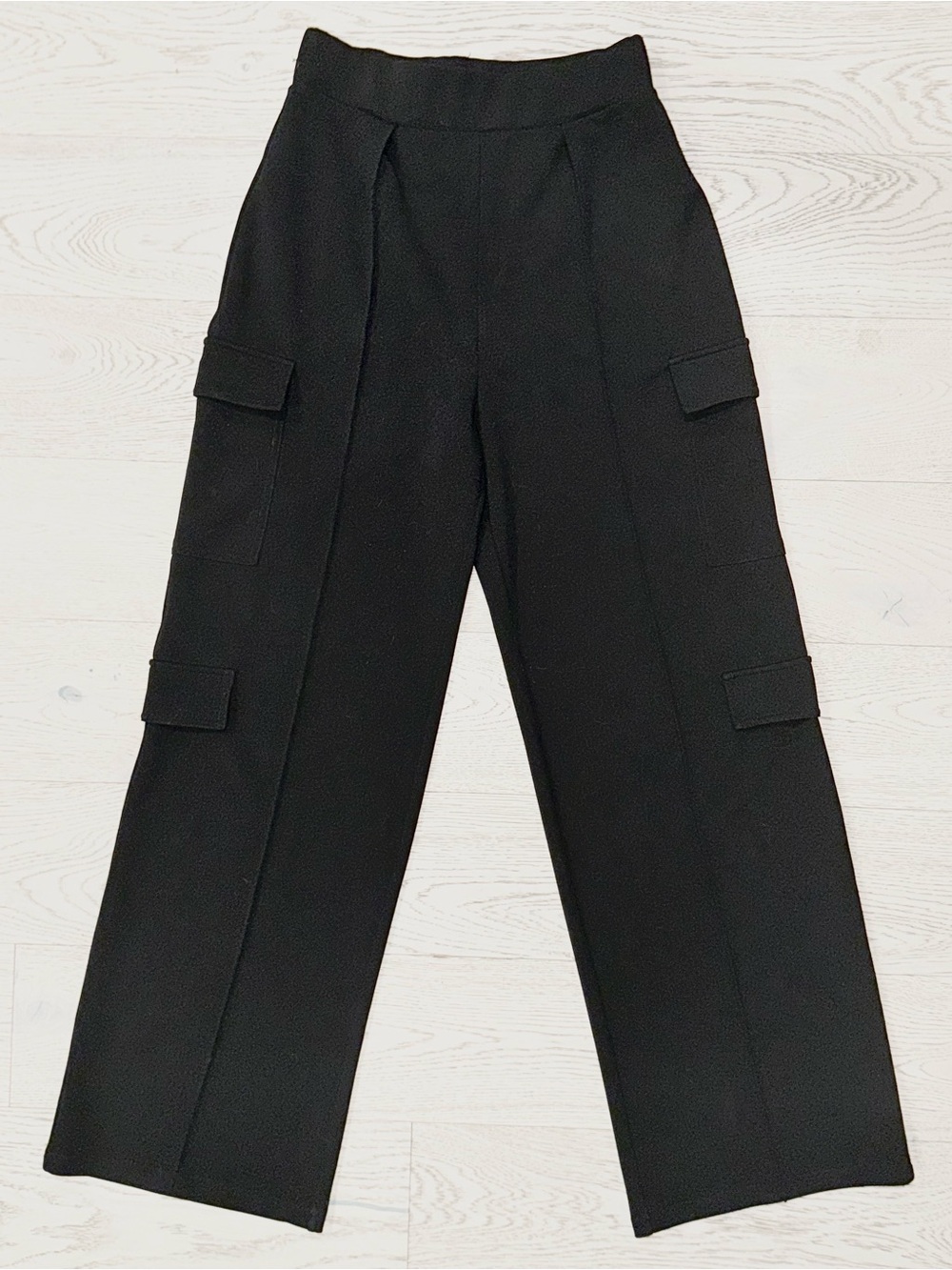H&M High-Waisted Wide-Leg Cargo Pants in Black, Size Small